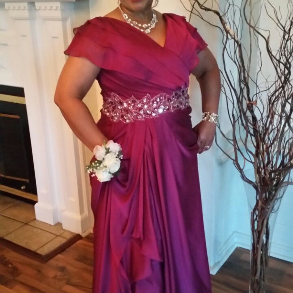 Gown - Picture 3 of 3